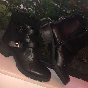 Black leather ankle boots Fluffy inside AK sports